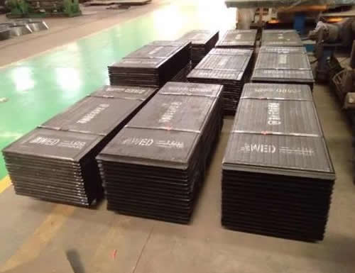 Anti low stress chromium carbide plate