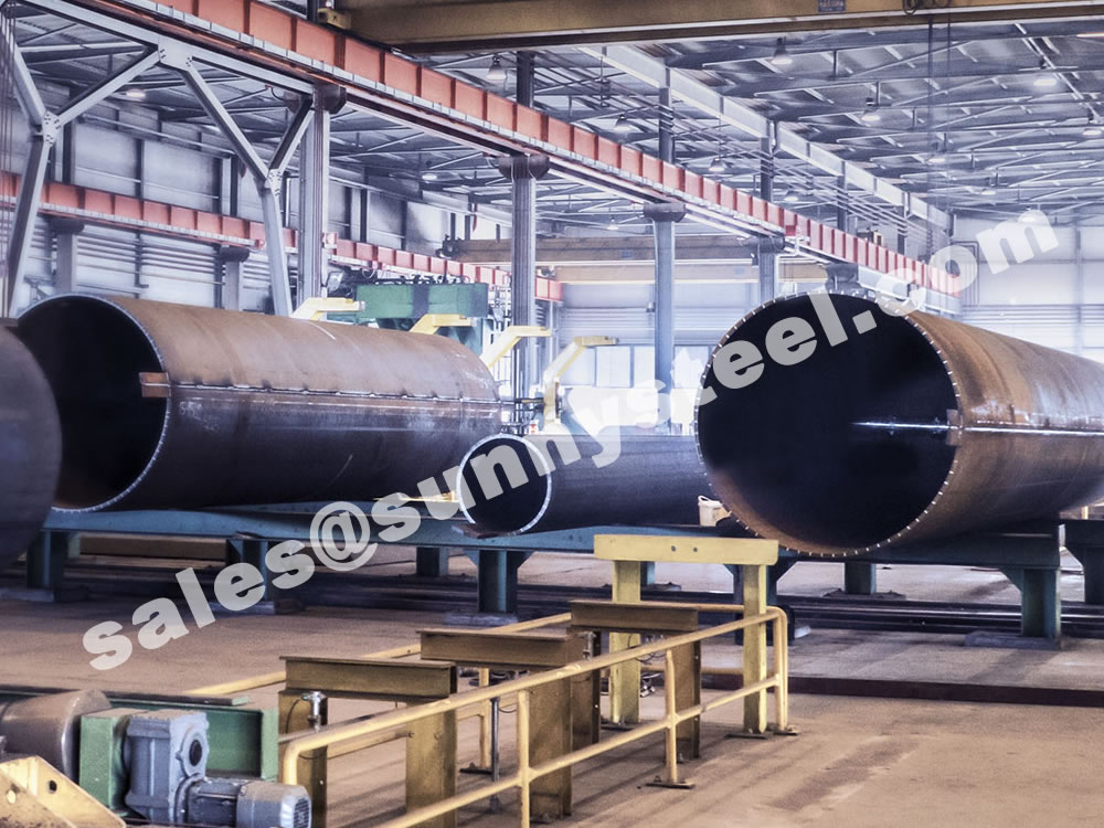 Large steel pipe welding